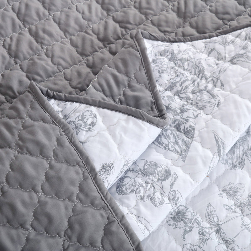 Floral Elegance Quilted Bedspread