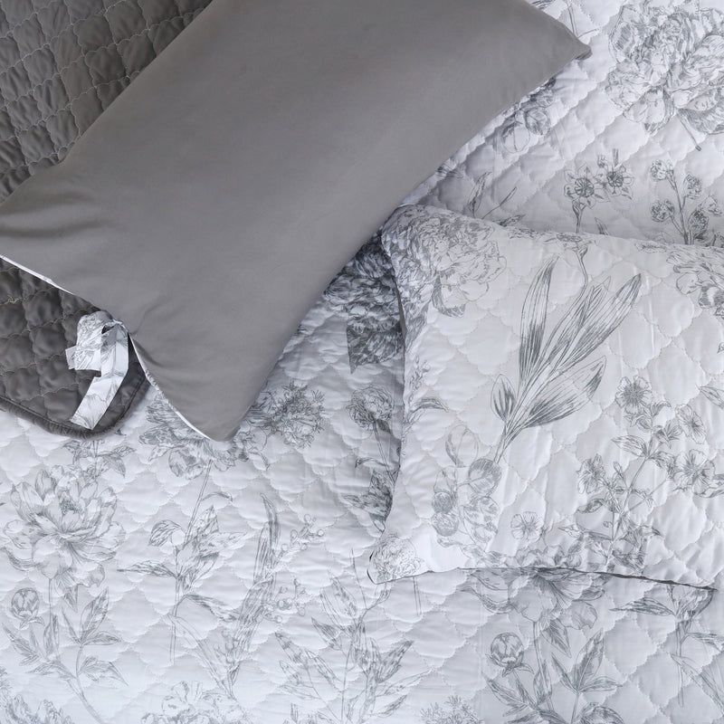 Floral Elegance Quilted Bedspread